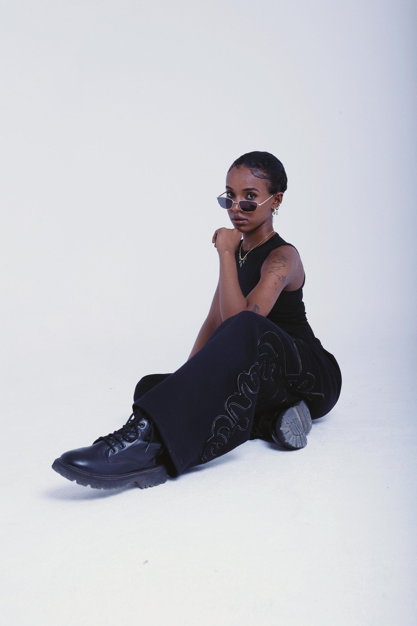 Signature Kulture in Black